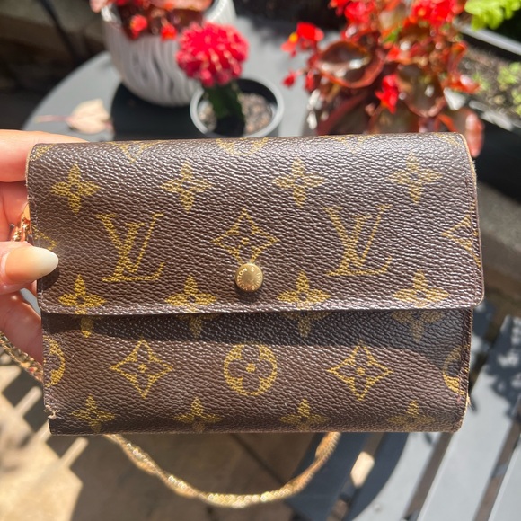 Rare Louis Vuitton monogram wallet 🌙 - Picture 4 of 17